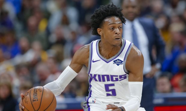 INDIANAPOLIS, IN - DECEMBER 08: De'Aaron Fox #5 of the Sacramento Kings brings the ball up court du...