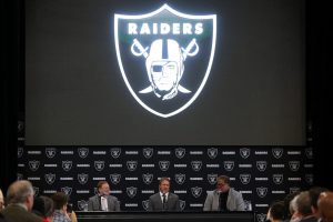 ALAMEDA, CA - JANUARY 09:  (L-R) Oakland Raiders owner Mark Davis, Oakland Raiders new head coach Jon Gruden and Oakland Raiders general manager Reggie McKenzie speak during a news conference at Oakland Raiders headquarters on January 9, 2018 in Alameda, California. Jon Gruden has returned to the Oakland Raiders after leaving the team in 2001.  (Photo by Justin Sullivan/Getty Images)