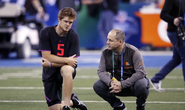INDIANAPOLIS, IN - MARCH 03: USC quarterback Sam Darnold talks with Ken Zampese of the Cleveland Br...