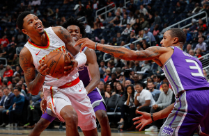 ATLANTA, GA - NOVEMBER 15: Kent Bazemore #24 of the Atlanta Hawks prepares to shoot against George Hill #3 of the Sacramento Kings at Philips Arena on November 15, 2017 in Atlanta, Georgia. NOTE TO USER: User expressly acknowledges and agrees that, by downloading and or using this photograph, User is consenting to the terms and conditions of the Getty Images License Agreement.