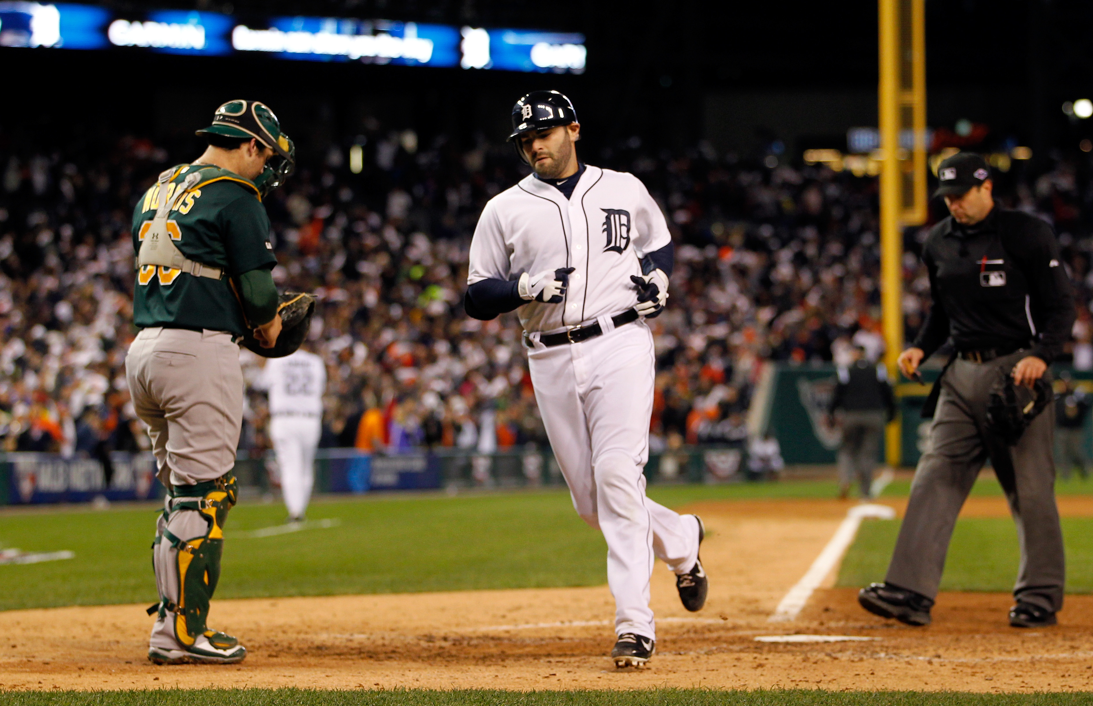 Coco Crisp's second home run of the night gives A's extra-inning