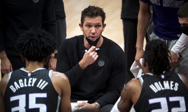 DETROIT, MICHIGAN - FEBRUARY 26: Luke Walton head coach of the Sacramento Kings talks with his team...