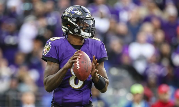 BALTIMORE, MD - NOVEMBER 07: Lamar Jackson #8 of the Baltimore Ravens looks to pass against the Min...