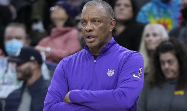 SACRAMENTO, CALIFORNIA - NOVEMBER 22: Interim head coach Alvin Gentry of the Sacramento Kings react...