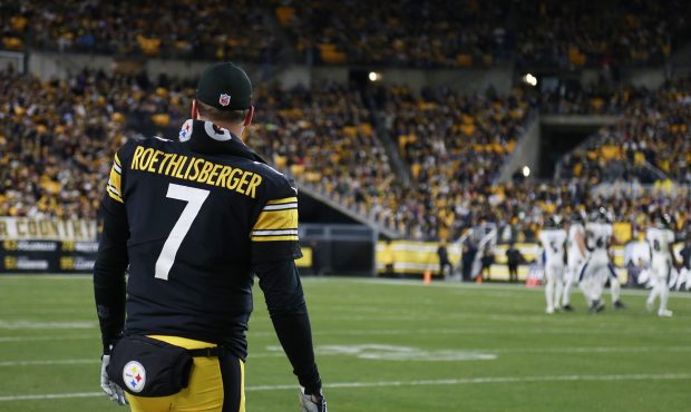 PITTSBURGH, PENNSYLVANIA - DECEMBER 05: Ben Roethlisberger #7 of the Pittsburgh Steelers looks on d...