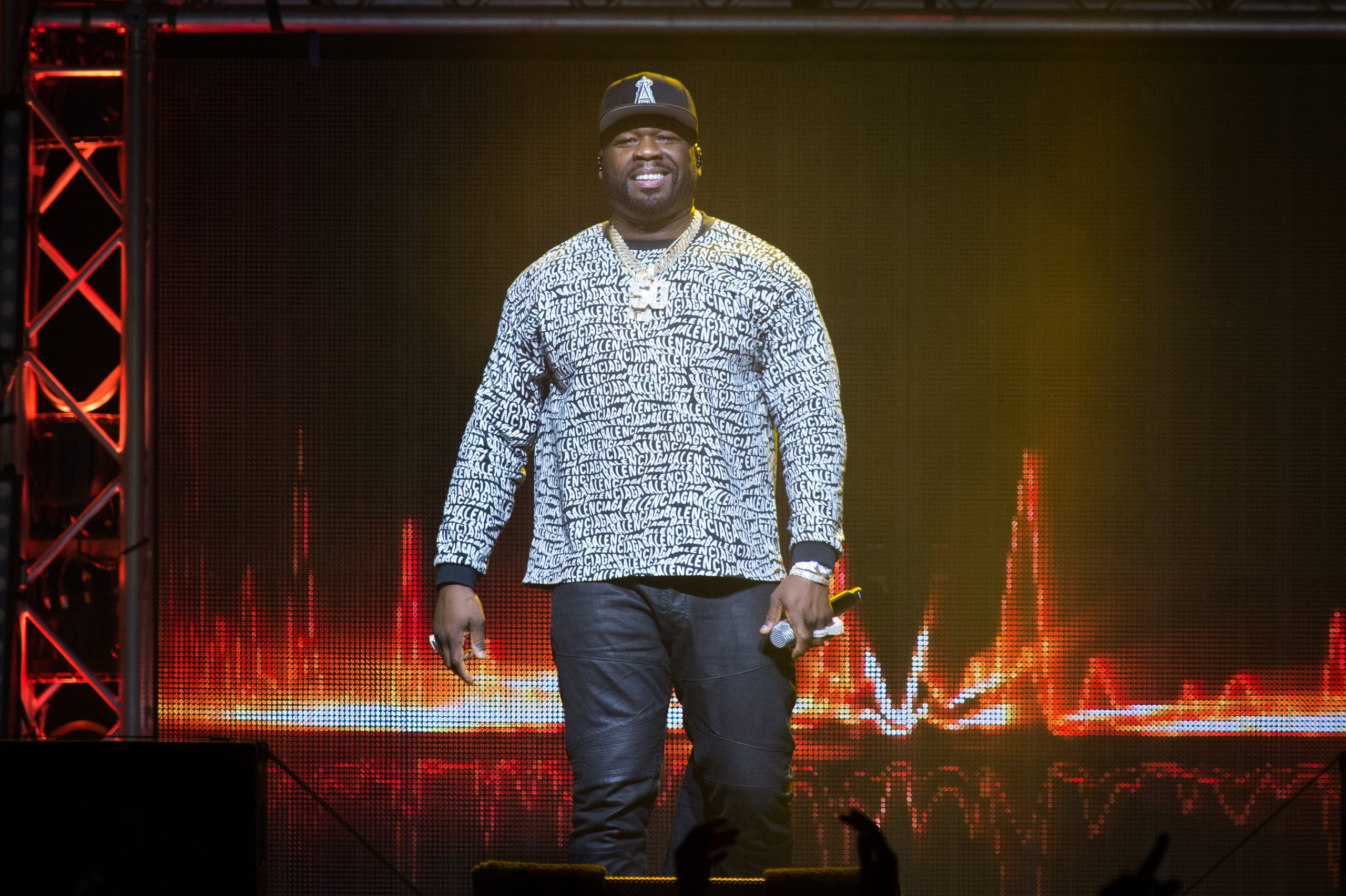 50 Cent on stage in Paris....