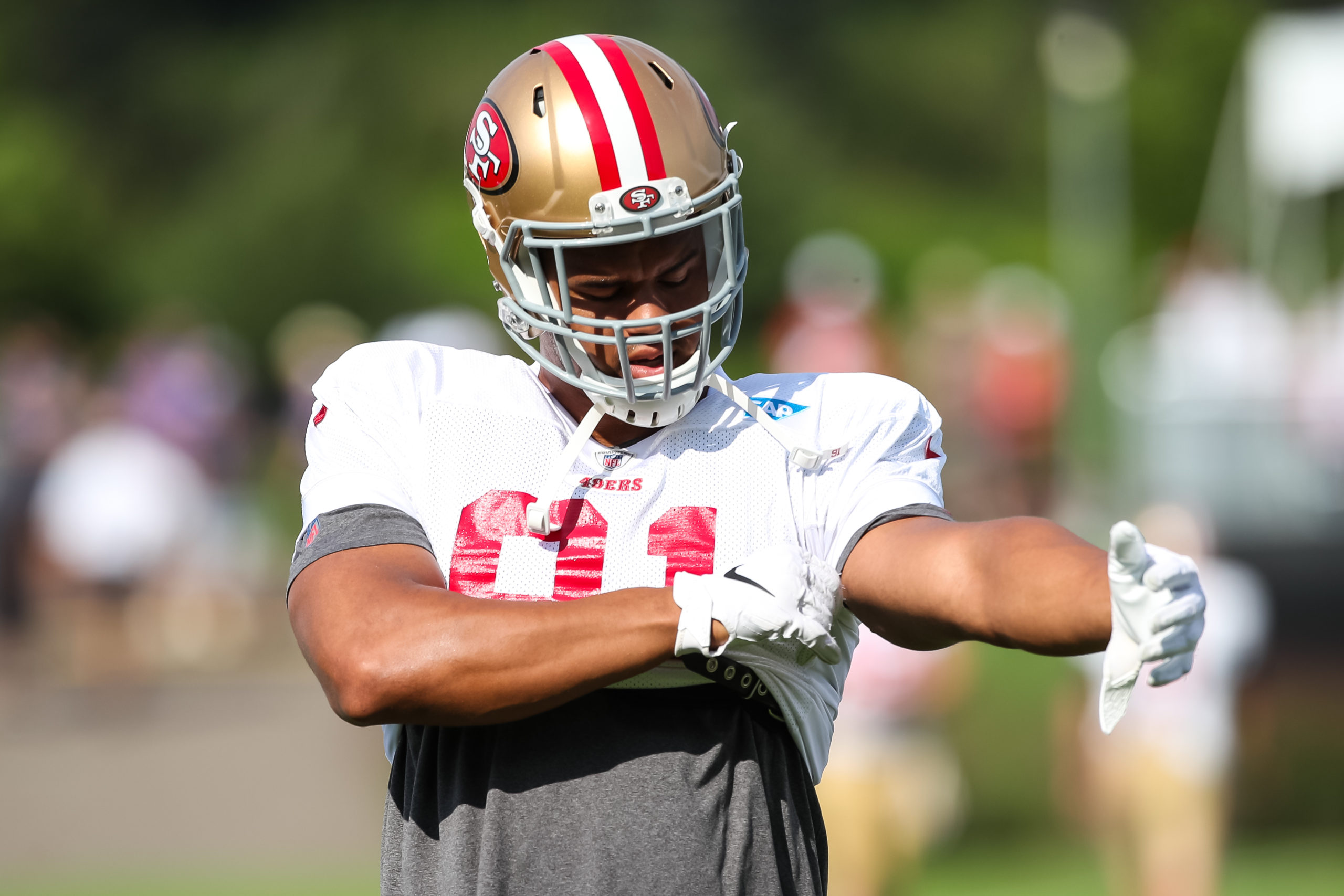 EAGAN, MN - AUGUST 18: Arik Armstead #91 of the San Francisco 49ers warms up during a joint practic...