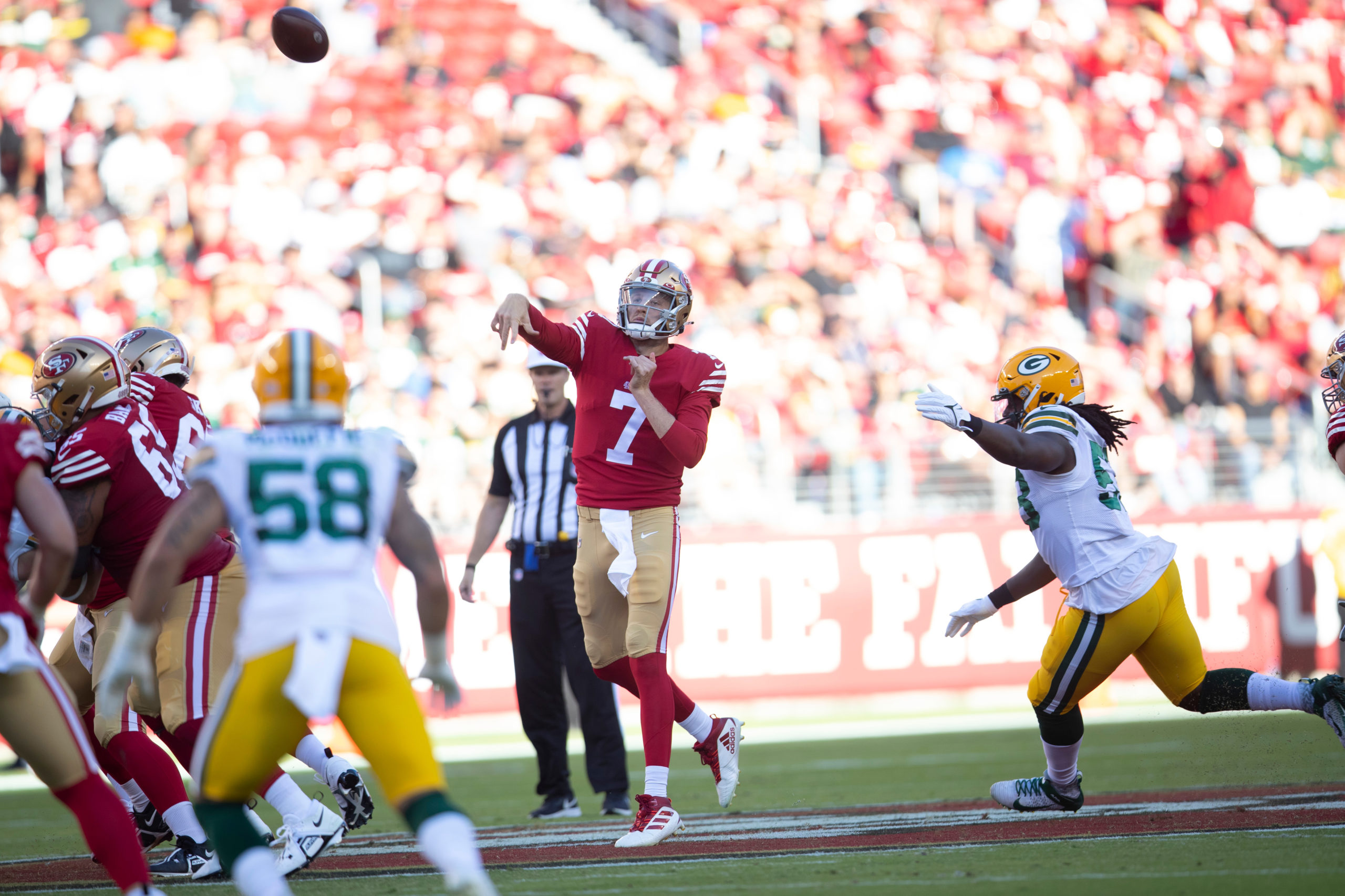 SANTA CLARA, CA - AUGUST 12: Nate Sudfeld #7 of the San Francisco 49ers throws a 39-yard touchdown ...