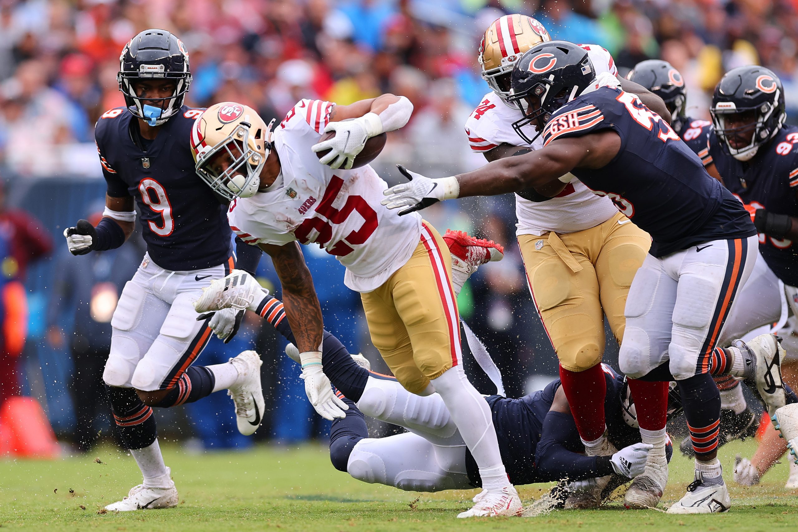 Elijah Mitchell #25. of the San Francisco 49ers runs with the ball against the Chicago Bears at Sol...