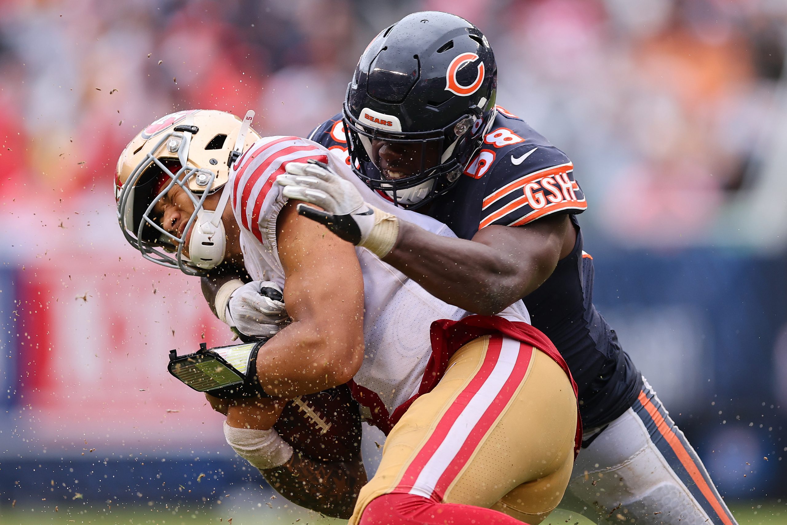 Roquan Smith #58 of the Chicago Bears tackles Trey Lance #5 of the San Francisco 49ers at Soldier F...