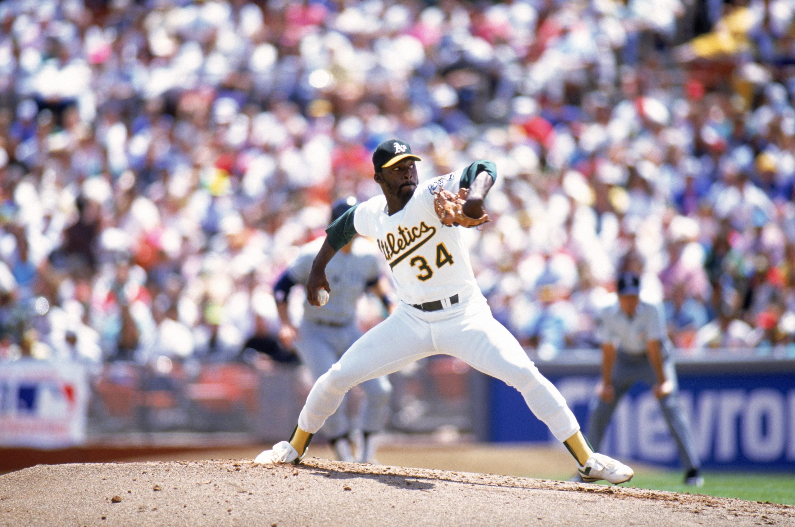 OAKLAND - 1990: Pitcher Dave Stewart #34 of the Oakland Athletics delivers a pitch during a game ag...
