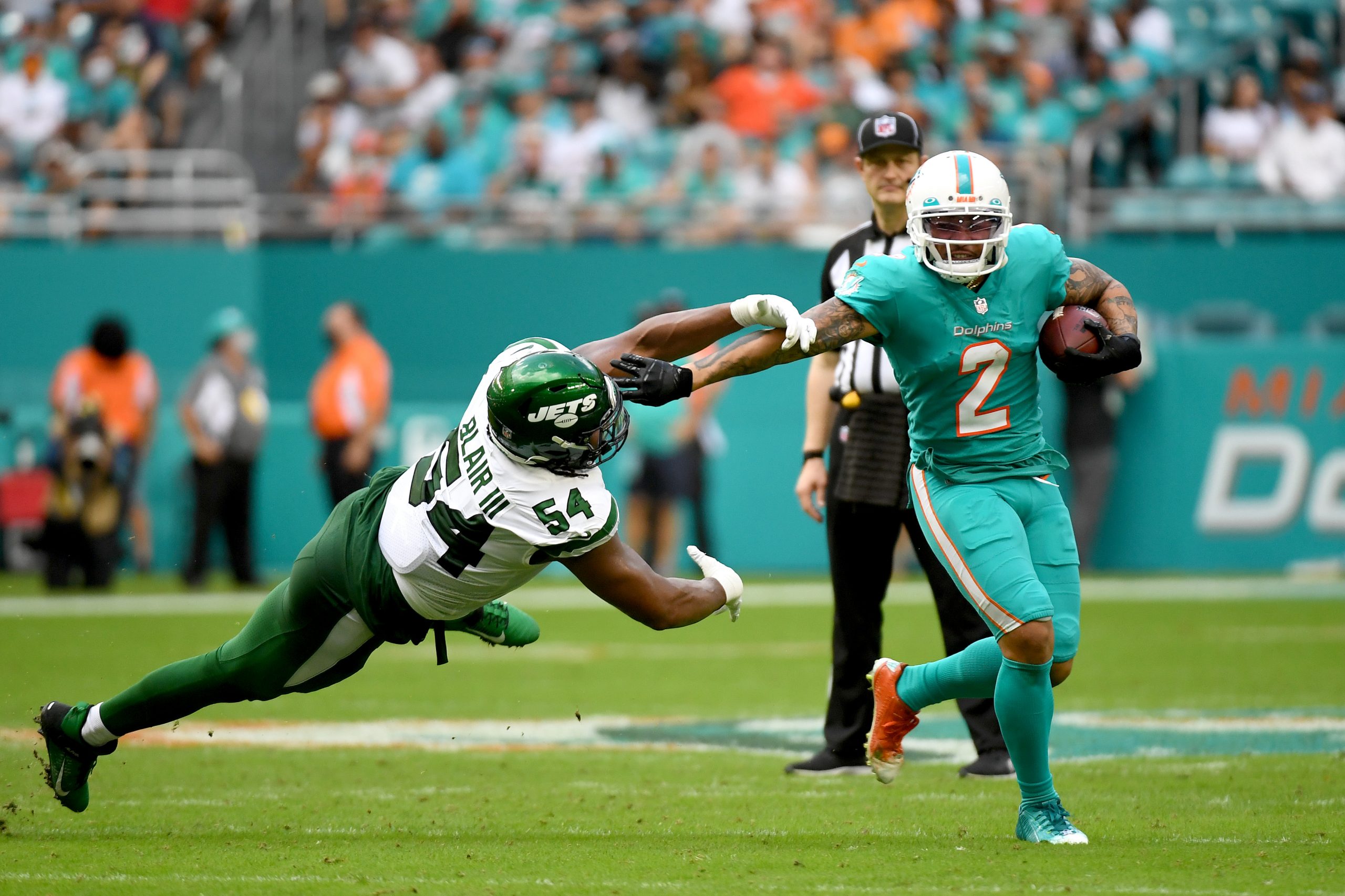 Albert Wilson #2 of the Miami Dolphins runs with the ball against Ronald Blair #54 of the New York ...