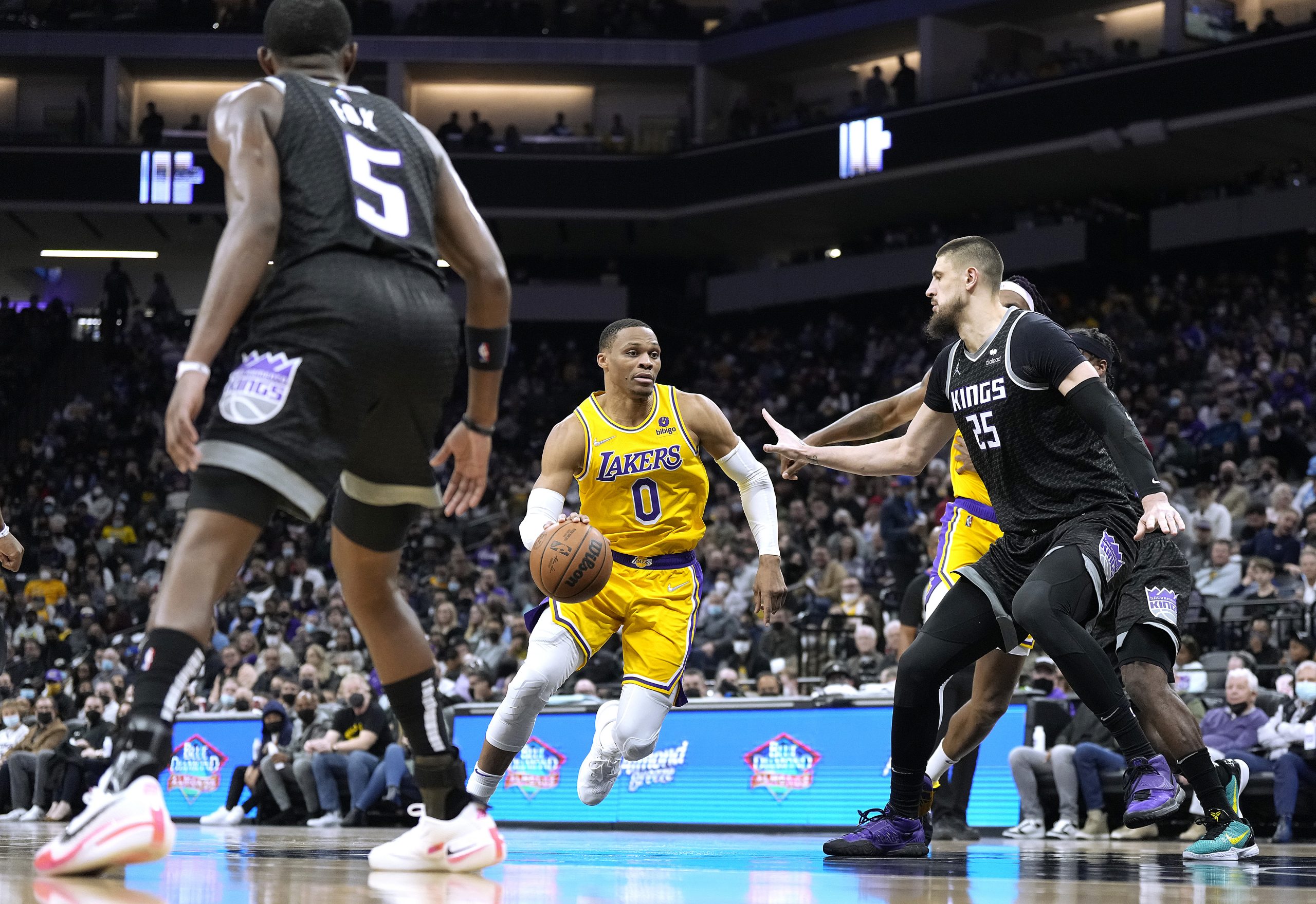 SACRAMENTO, CALIFORNIA - JANUARY 12: Russell Westbrook #0 of the Los Angeles Lakers drives to the b...
