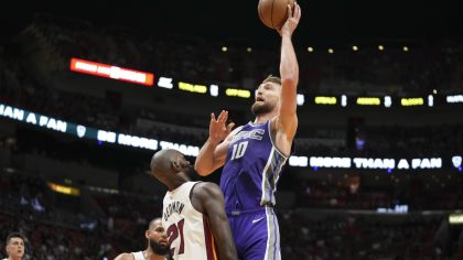 MIAMI, FL - NOVEMBER 02: Domantas Sabonis #10 of the Sacramento Kings shoots over Dewayne Dedmon #21 of the Miami Heat during the first half at FTX Arena on November 2, 2022 in Miami, Florida. NOTE TO USER: User expressly acknowledges and agrees that, by downloading and or using this photograph, User is consenting to the terms and conditions of the Getty Images License Agreement.(Photo by Eric Espada/Getty Images)