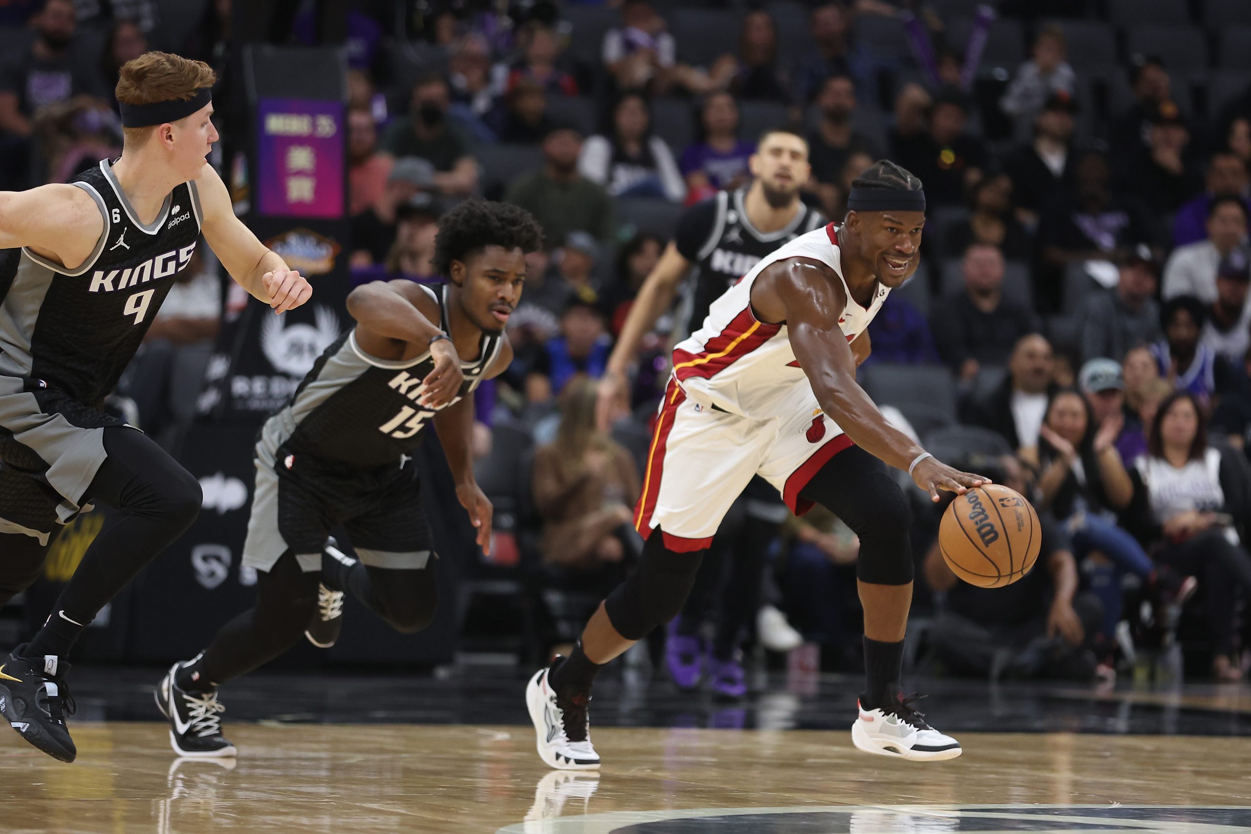 SACRAMENTO, CALIFORNIA - OCTOBER 29: Jimmy Butler #22 of the Miami Heat drives to the basket in the...