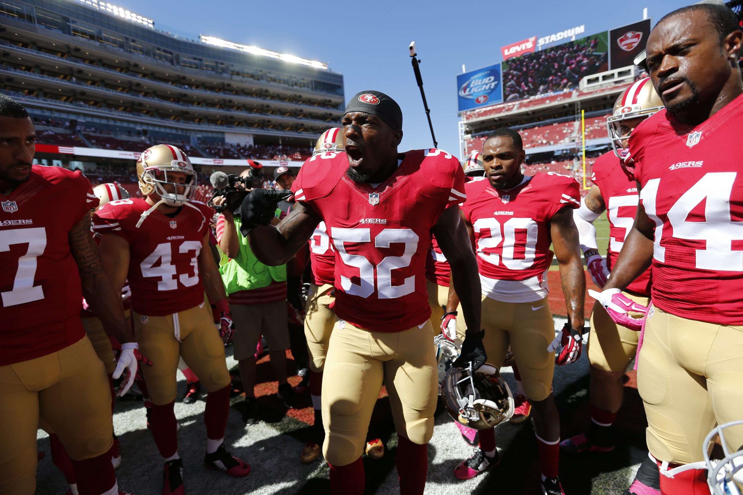 Patrick Willis #52 of the San Francisco 49ers fires the team up on the field prior to the game agai...