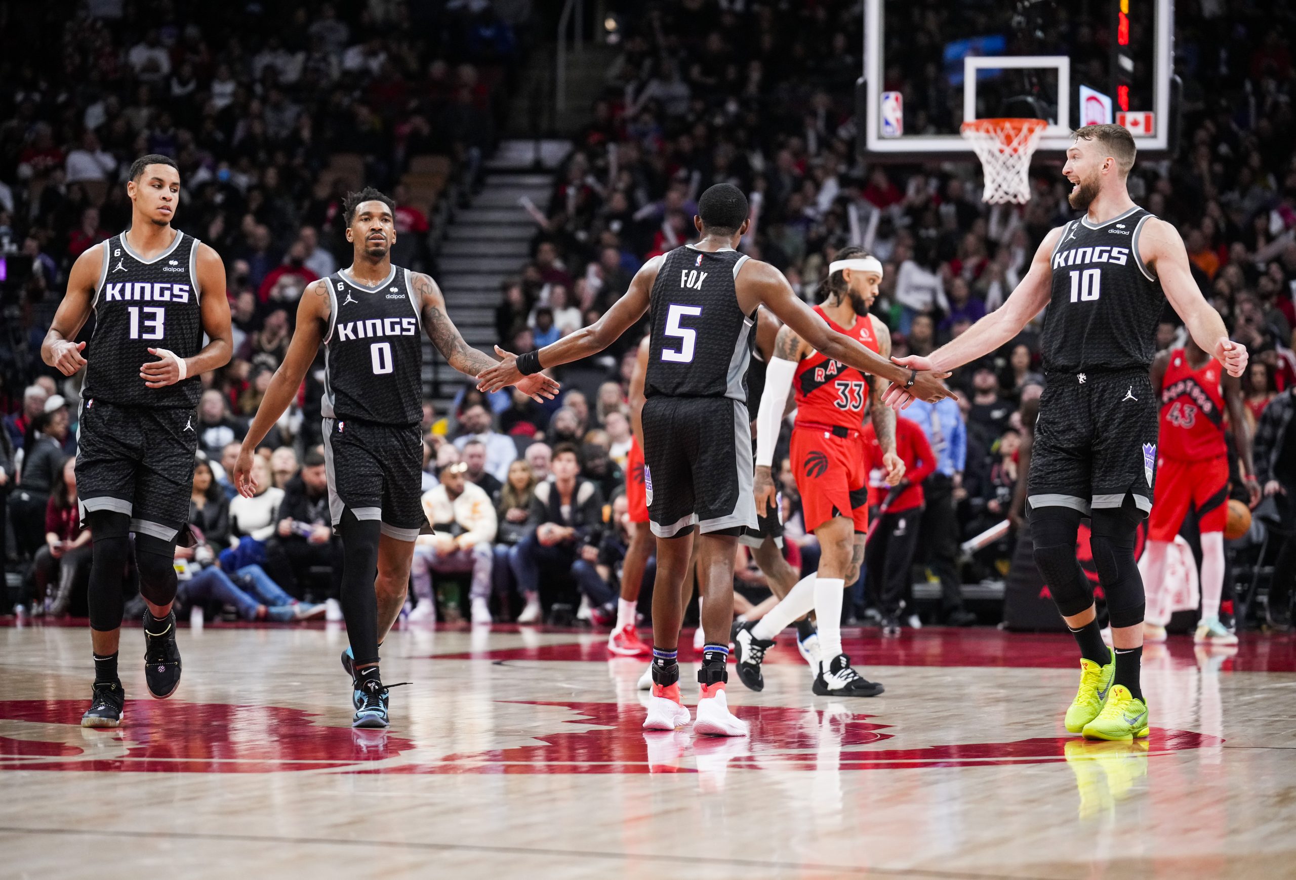 Closing Time: Fox, Sabonis come up big in Kings' fifth-straight