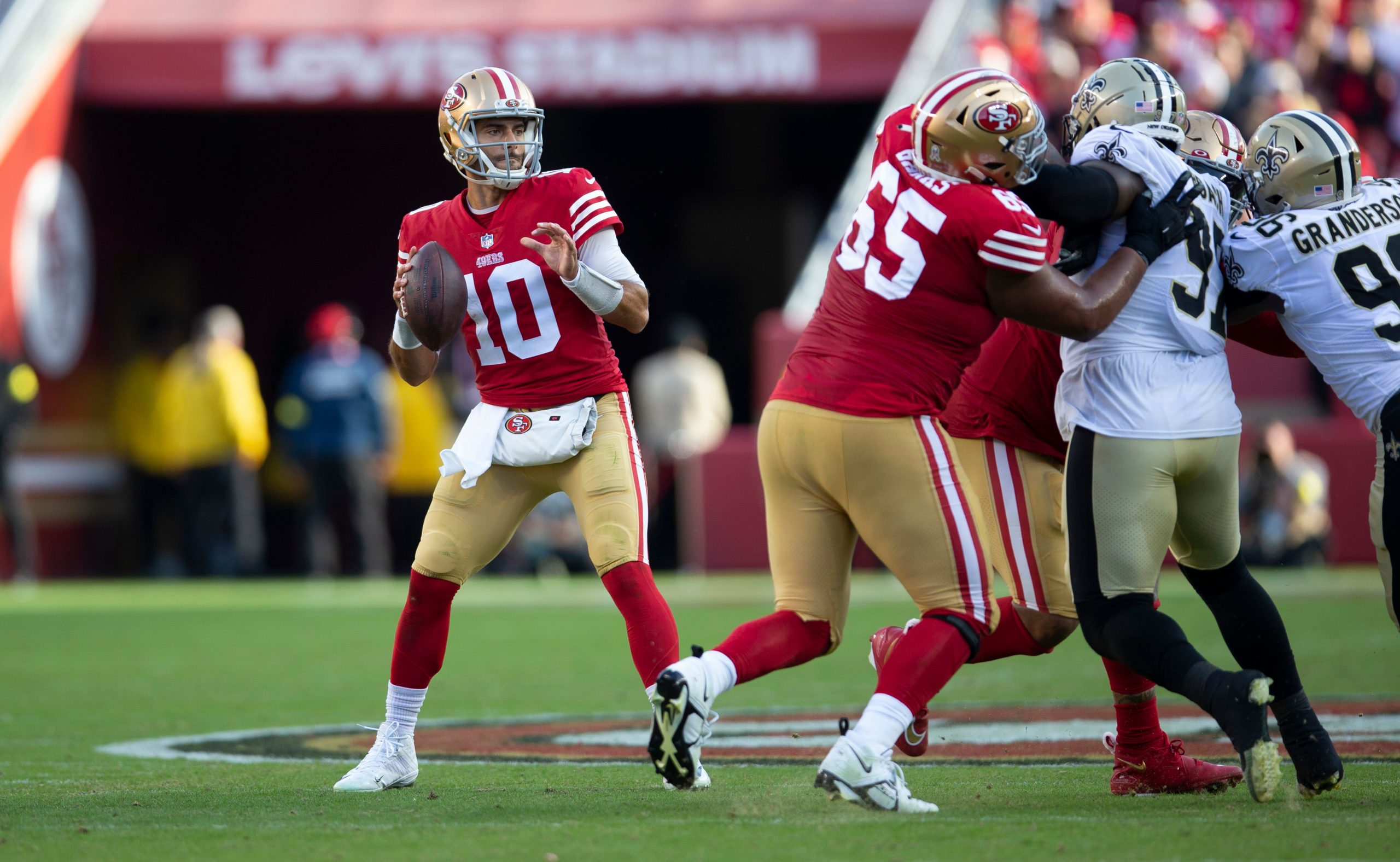 Jimmy Garoppolo #10 of the San Francisco 49ers throws a 5-yard touchdown catch during the game agai...
