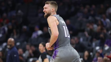 SACRAMENTO, CALIFORNIA - DECEMBER 23: Domantas Sabonis #10 of the Sacramento Kings grimaces as he holds his hand in the fourth quarter against the Washington Wizards at Golden 1 Center on December 23, 2022 in Sacramento, California. NOTE TO USER: User expressly acknowledges and agrees that, by downloading and/or using this photograph, User is consenting to the terms and conditions of the Getty Images License Agreement. (Photo by Lachlan Cunningham/Getty Images)