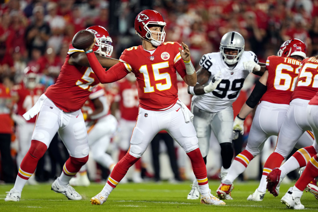 Patrick Mahomes #15 of the Kansas City Chiefs passes during the 1st half of the game against the La...