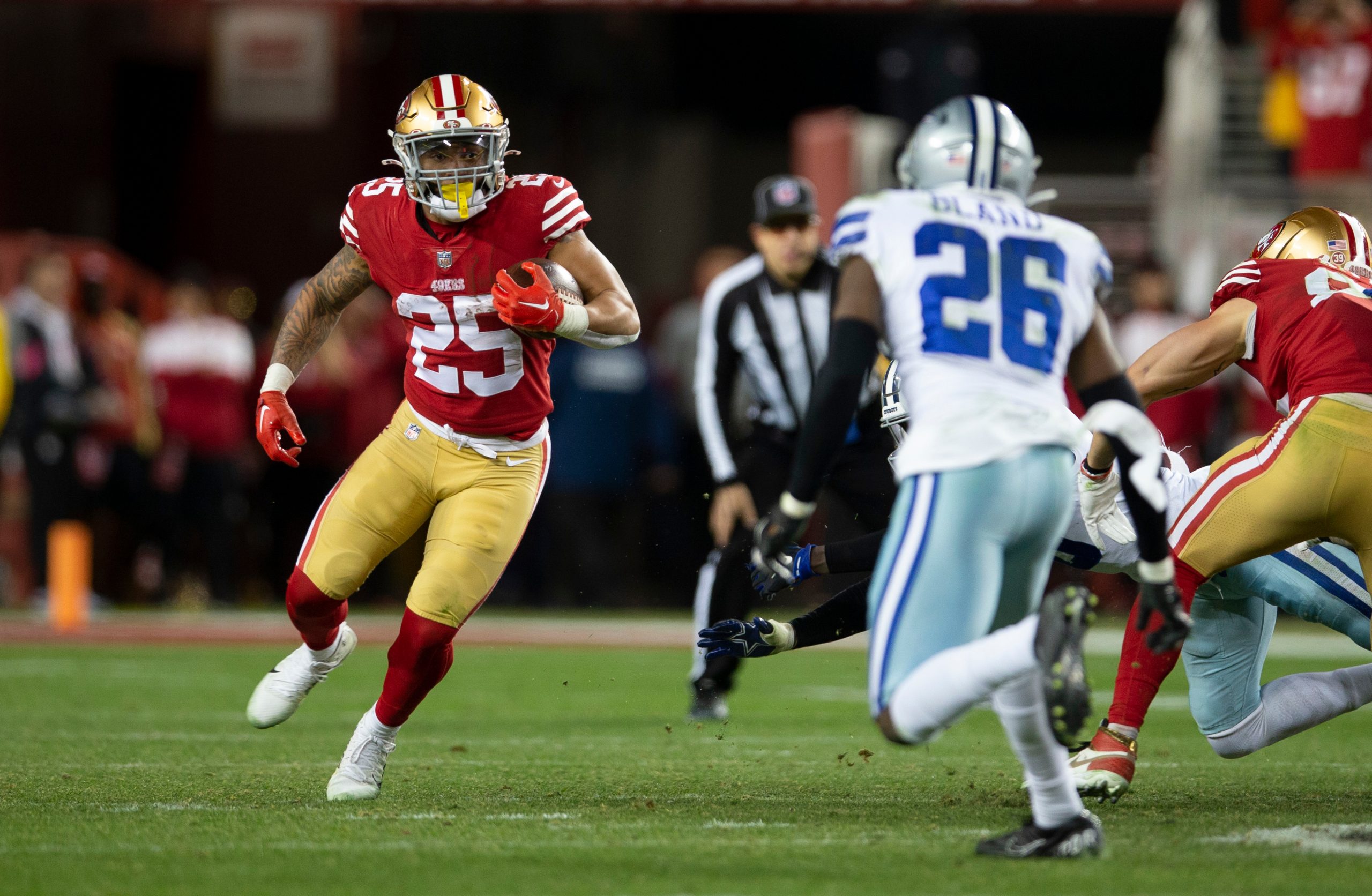 Elijah Mitchell #25 of the San Francisco 49ers rushes during the NFC Divisional playoff game agains...