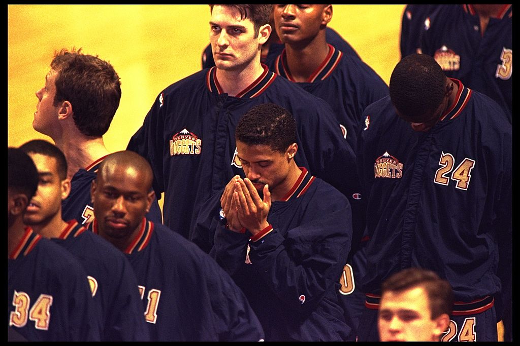 15 Mar 1996: Point guard Mahmoud Abdul-Rauf of the Denver Nuggets stands in prayer during the singi...