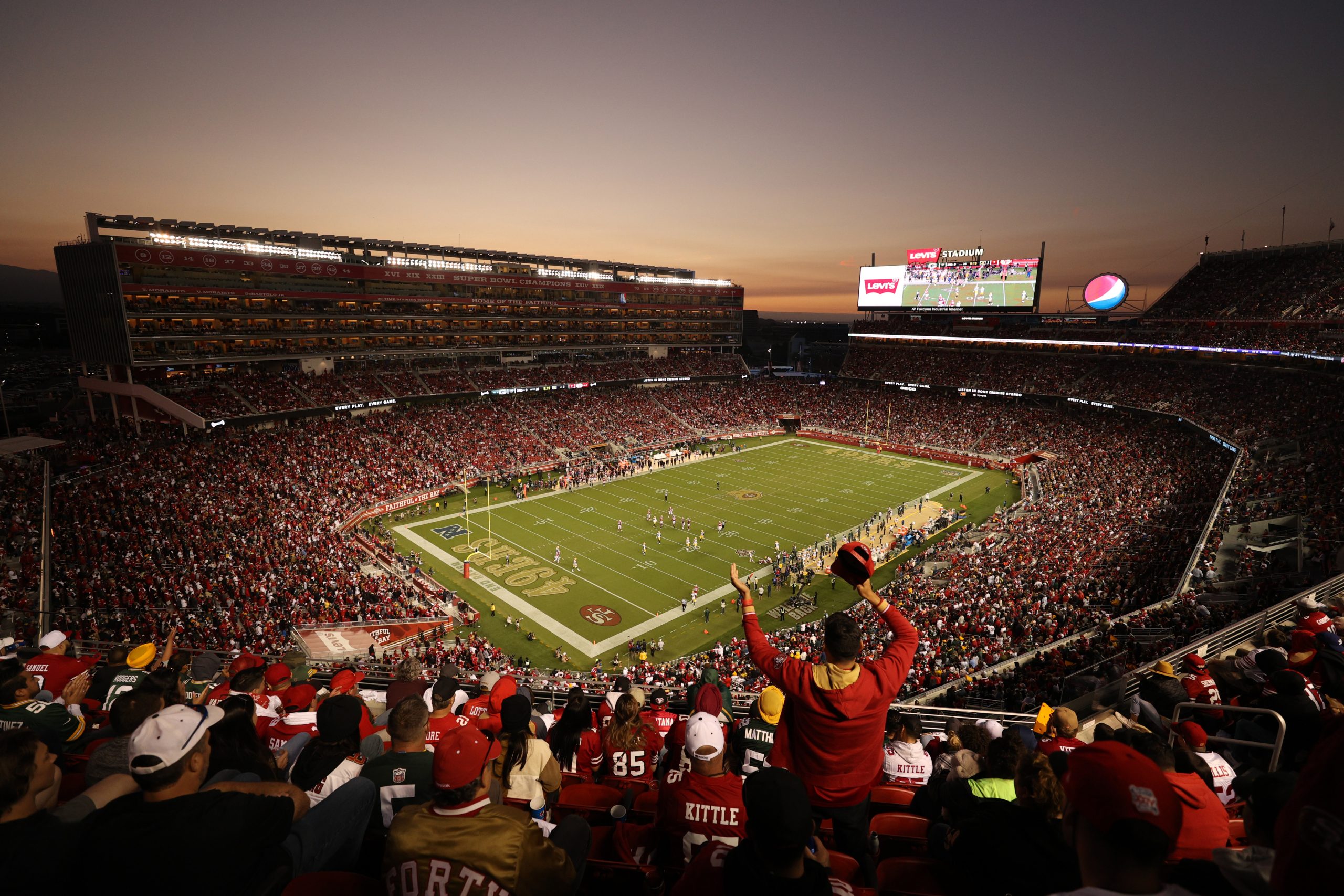 A general view of the game between the San Francisco 49ers and the Green Bay Packers at Levi's Stad...