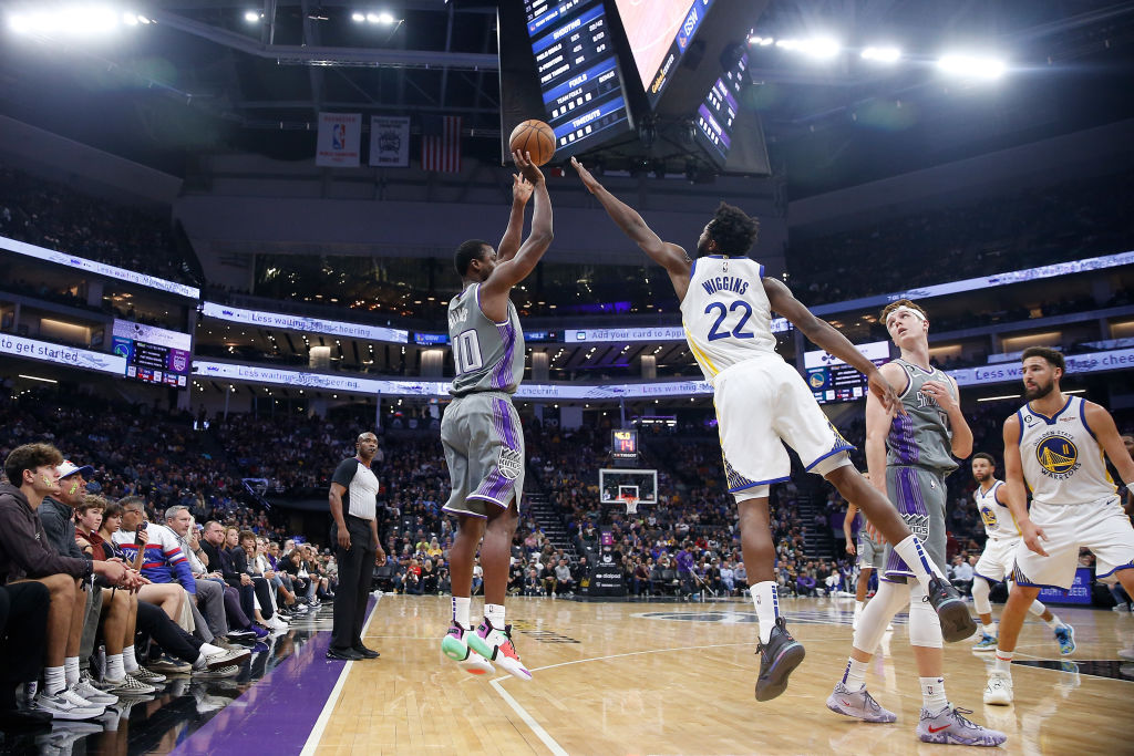 Harrison Barnes #40 of the Sacramento Kings shoots the ball over Andrew Wiggins #22 of the Golden S...