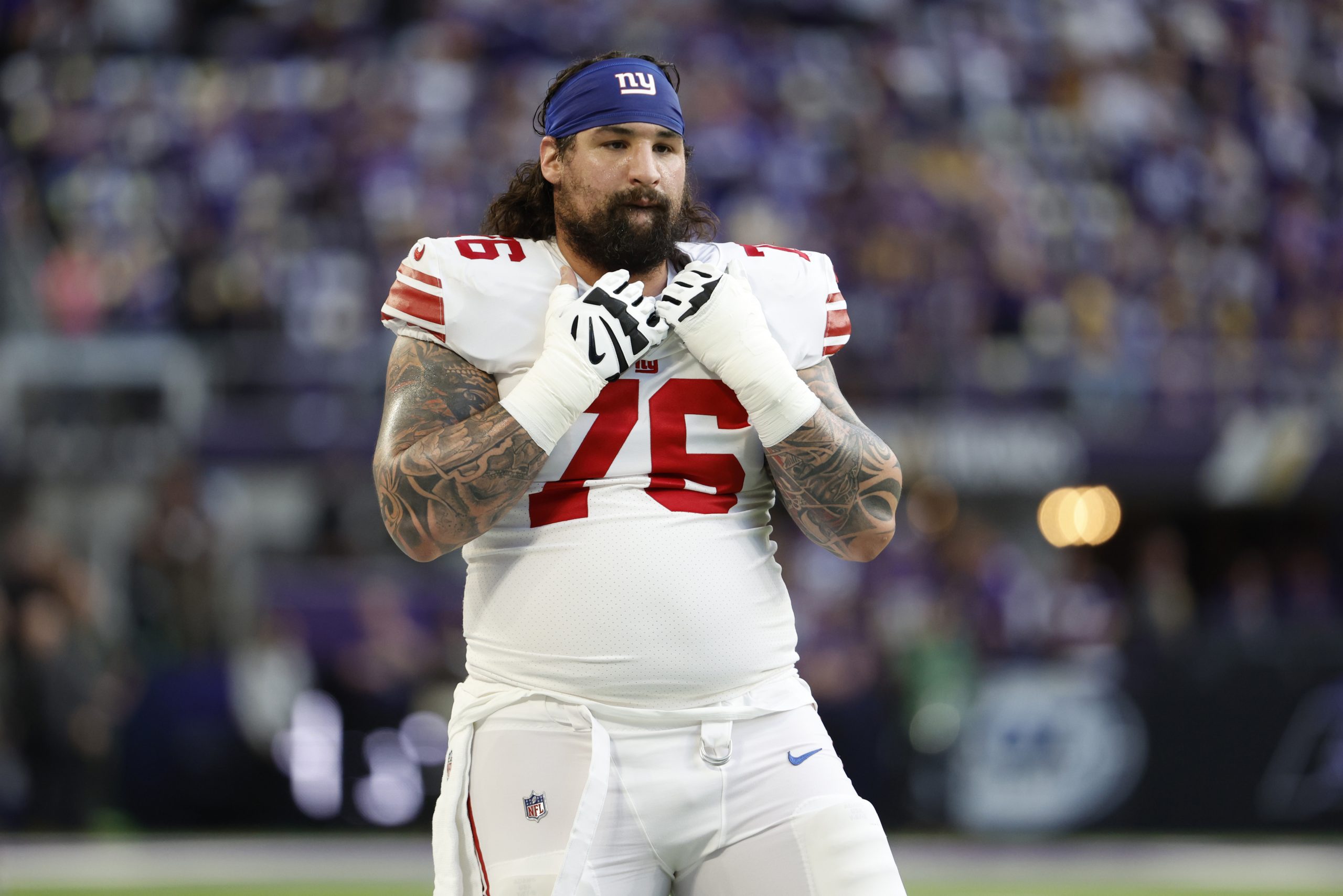 Jon Feliciano #76 of the New York Giants warms up prior to the NFC Wild Card playoff game against t...