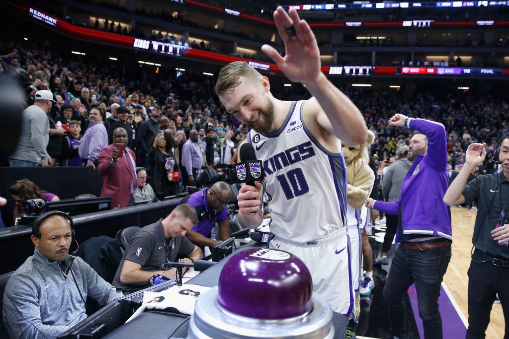 Domantas Sabonis #10 of the Sacramento Kings pushes the button to light the victory beam after a wi...