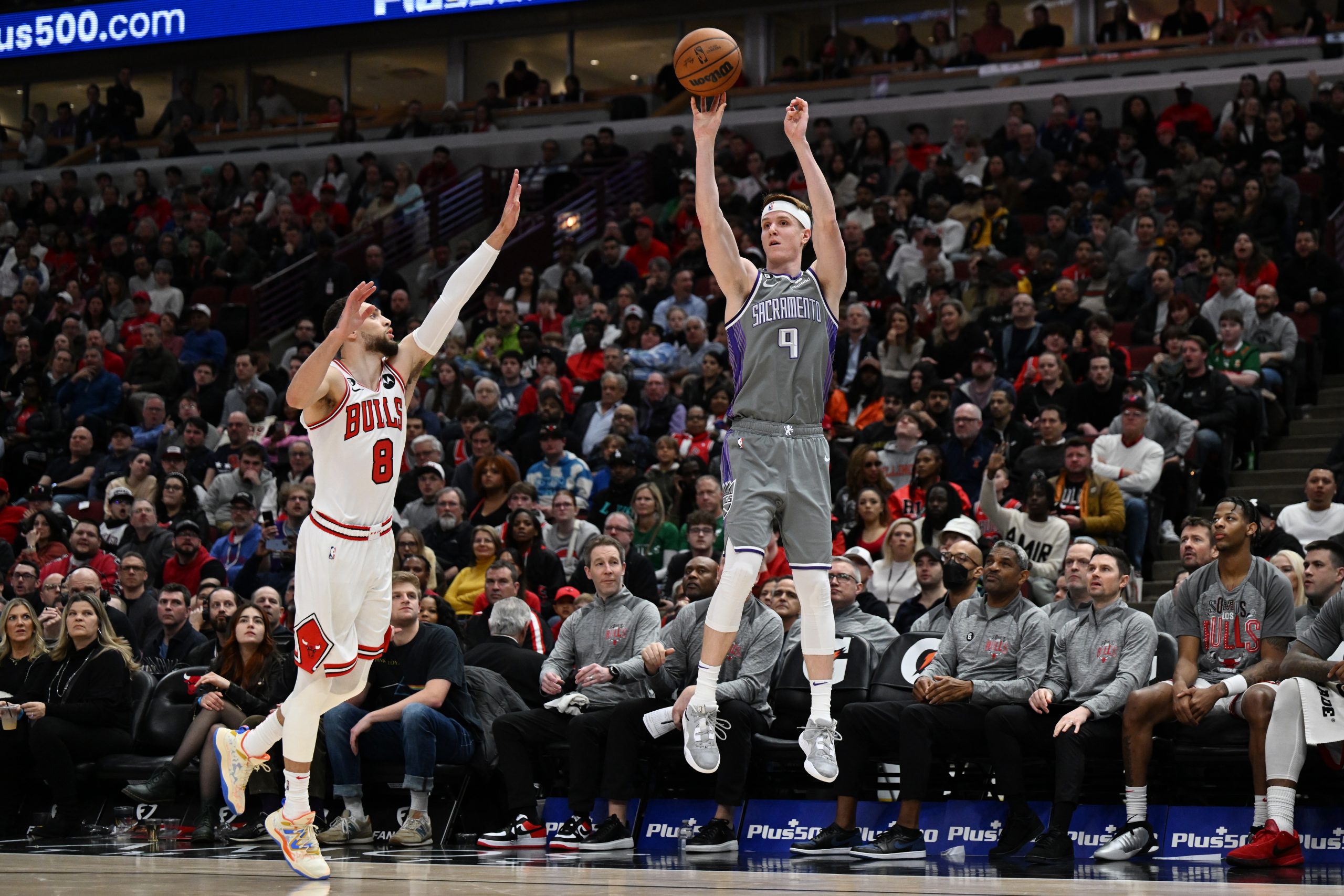 CHICAGO, ILLINOIS - MARCH 15: Kevin Huerter #9 of the Sacramento Kings shoots against the Chicago B...