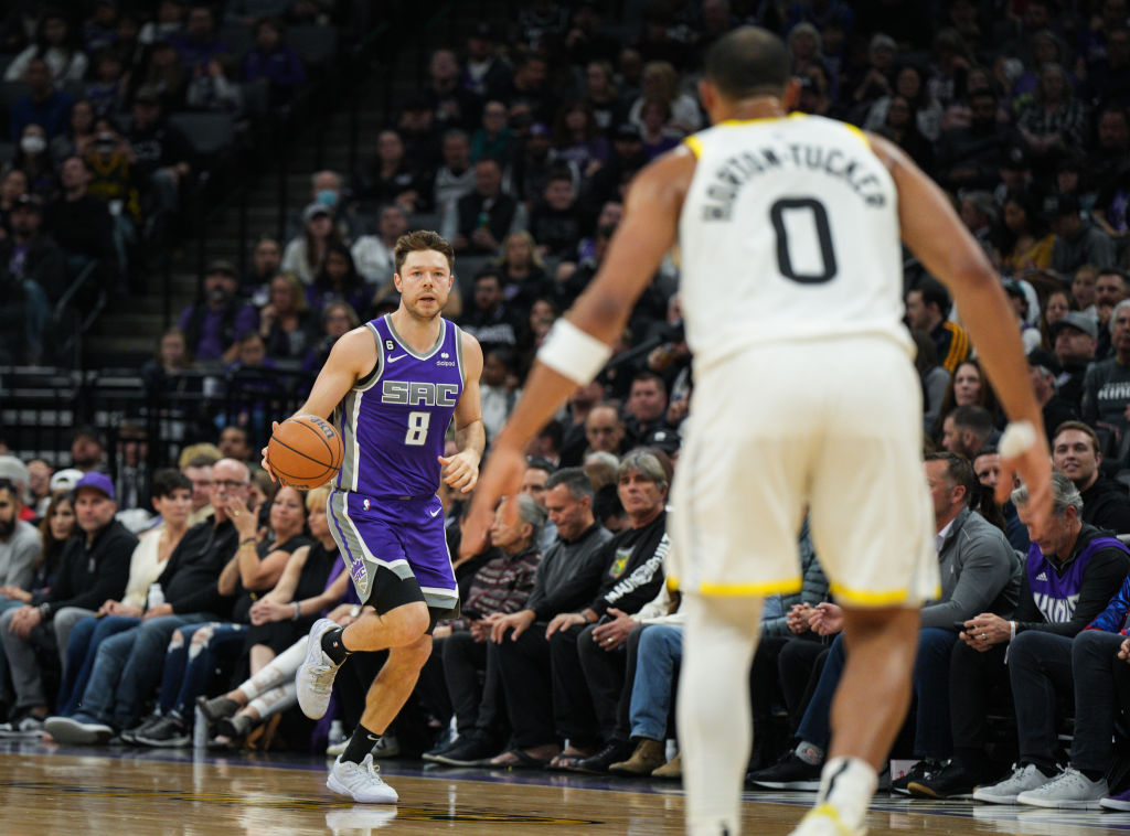 Matthew Dellavedova #8 of the Sacramento Kings dribbles up the court during the second quarter at t...