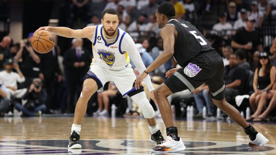 SACRAMENTO, CALIFORNIA - APRIL 30: Stephen Curry #30 of the Golden State Warriors dribbles against De'Aaron Fox #5 of the Sacramento Kings during the third quarter in game seven of the Western Conference First Round Playoffs at Golden 1 Center on April 30, 2023 in Sacramento, California. NOTE TO USER: User expressly acknowledges and agrees that, by downloading and or using this photograph, User is consenting to the terms and conditions of the Getty Images License Agreement. (Photo by Ezra Shaw/Getty Images)