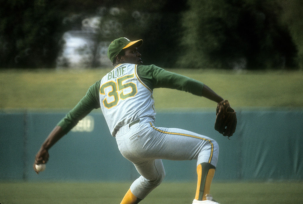 BALTIMORE, MD - CIRCA 1969: Pitcher Vida Blue #35 of the Oakland Athletics pitches against the Balt...