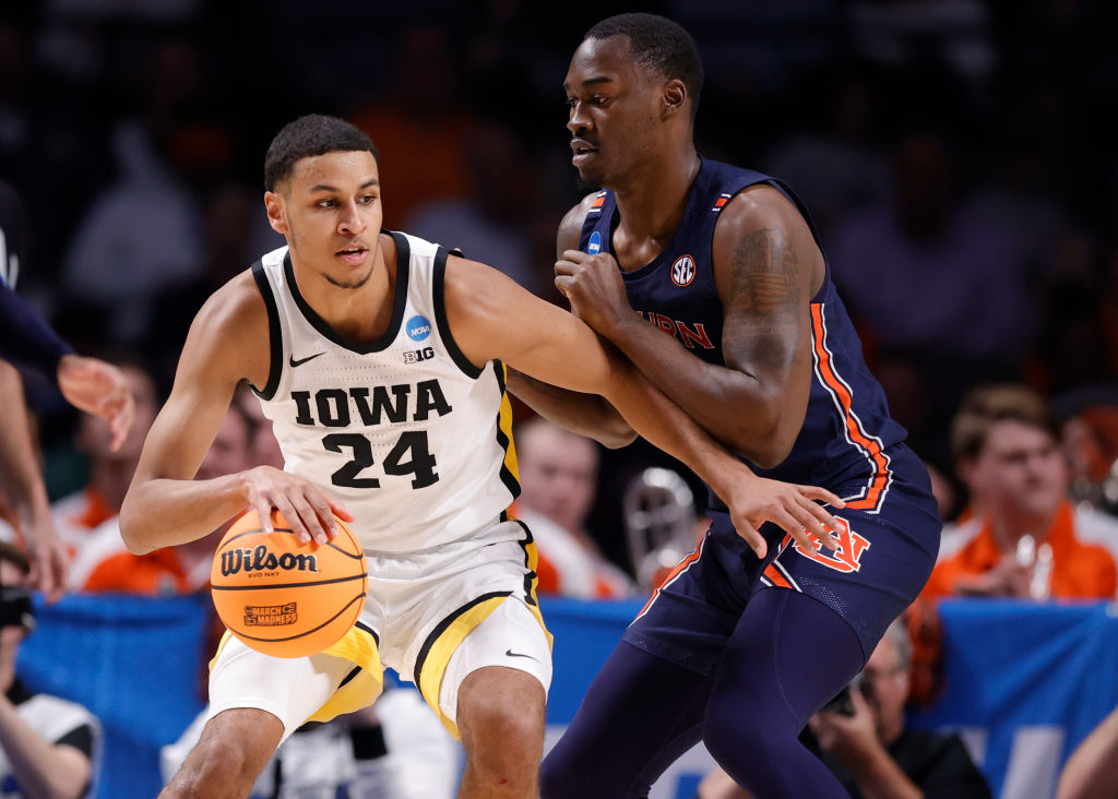 Kris Murray #24 of the Iowa Hawkeyes drives against Jaylin Williams #2 of the Auburn Tigers during ...
