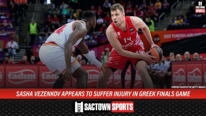 Video: Sasha Vezenkov appears to suffer injury in Greek Finals game