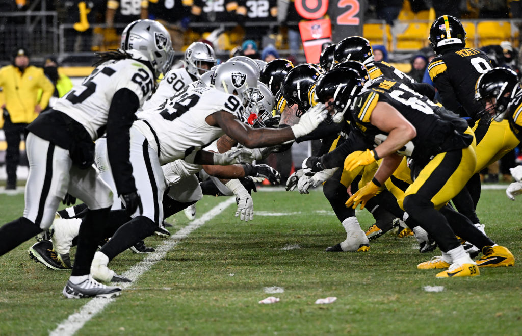 Las Vegas Raiders and Pittsburgh Steelers at the line of scrimmage during the fourth quarter at Acr...