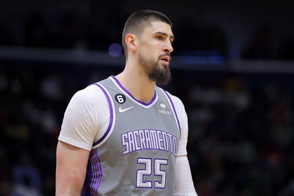 Alex Len #25 of the Sacramento Kings reacts against the New Orleans Pelicans during the first half ...