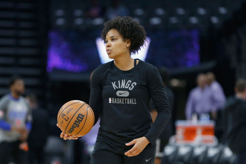 Sacramento Kings Assistant Coach for Player Development Lindsey Harding passes the ball during the ...