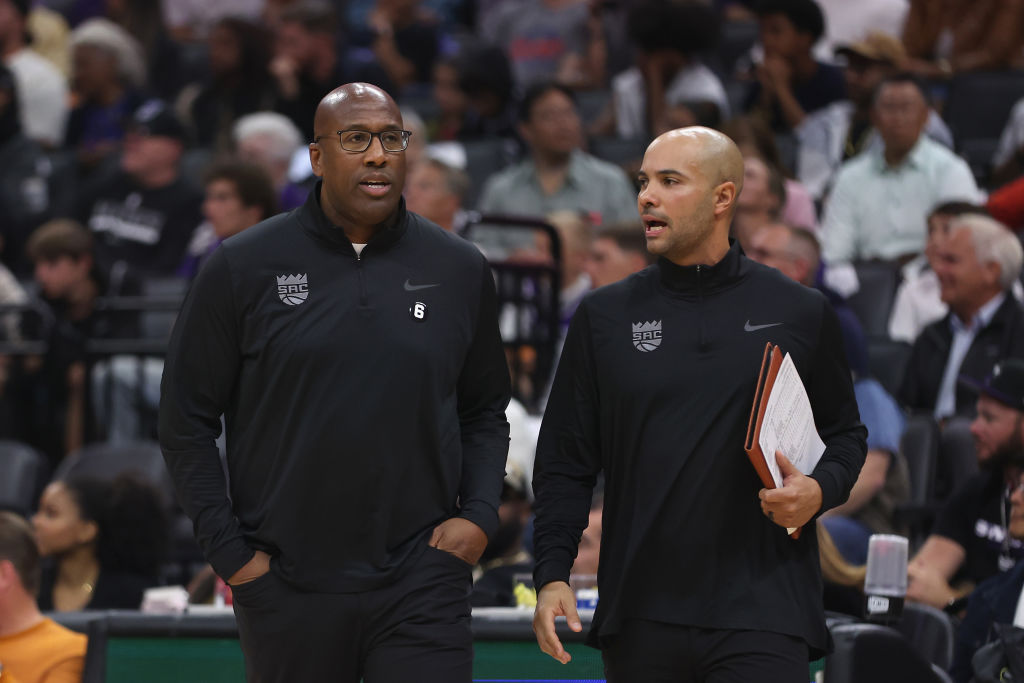 Sacramento Kings head coach Mike Brown talks to assistant coach Jordi Fernandez during the game aga...
