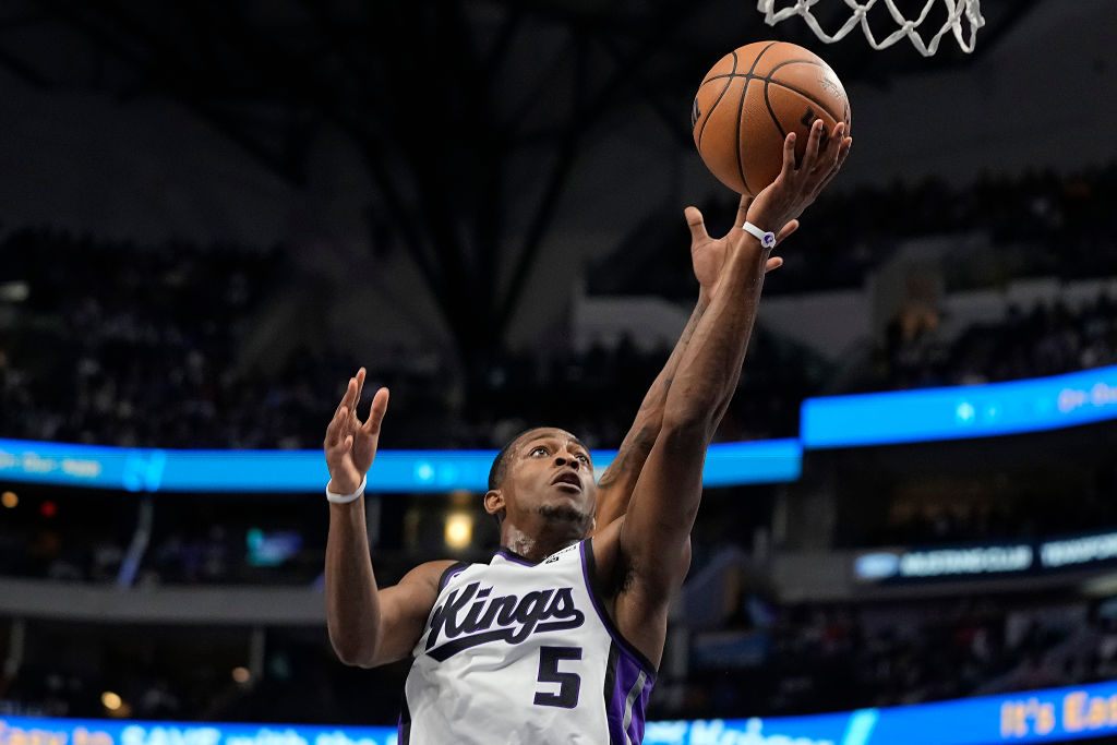 De'Aaron Fox #5 of the Sacramento Kings makes a move to the basket during the first half against th...