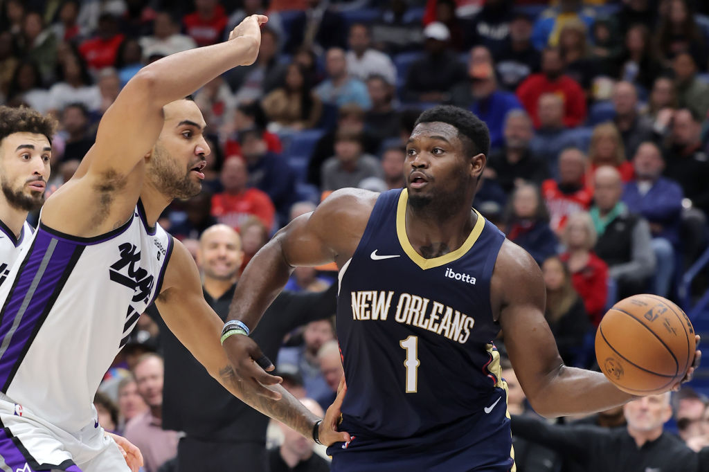 Zion Williamson #1 of the New Orleans Pelicans drives against Trey Lyles #41 of the Sacramento King...