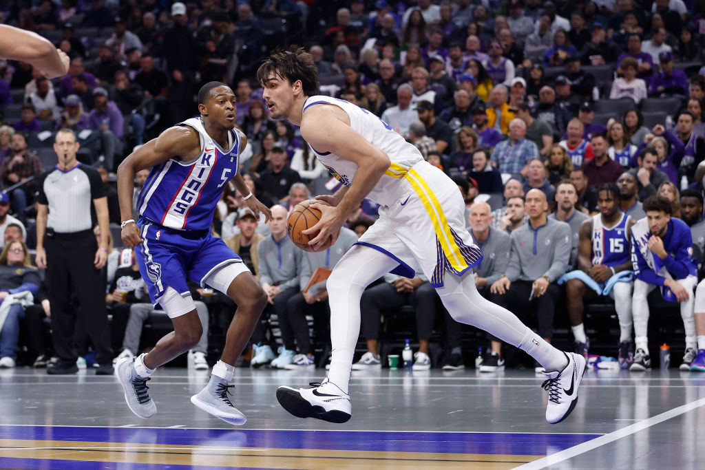 Dario Saric #20 of the Golden State Warriors drives to the basket against De'Aaron Fox #5 of the Sa...
