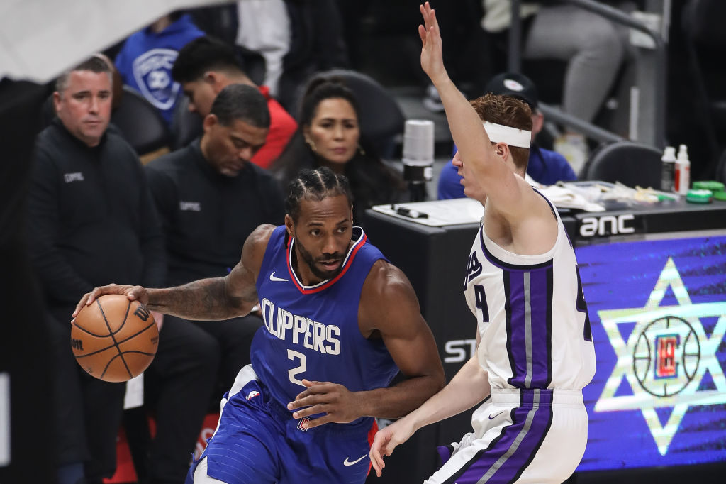 LA Clippers forward Kawhi Leonard (2) drives during the NBA game between the Sacramento Kings and t...