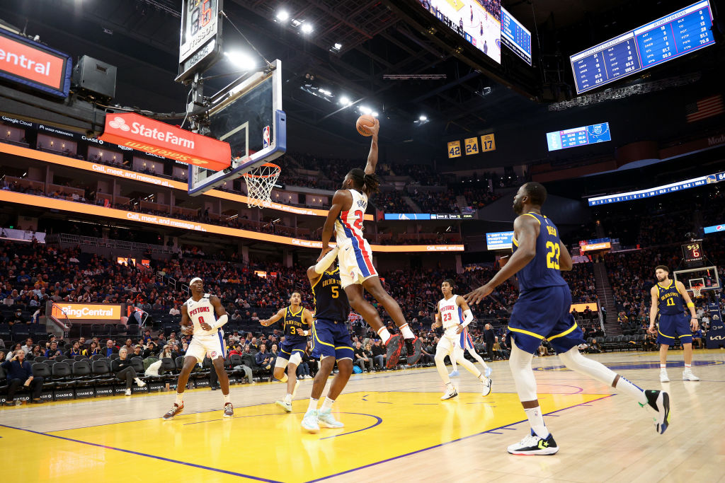 Isaiah Stewart #28 of the Detroit Pistons goes up for a dunk on Kevon Looney #5 of the Golden State...