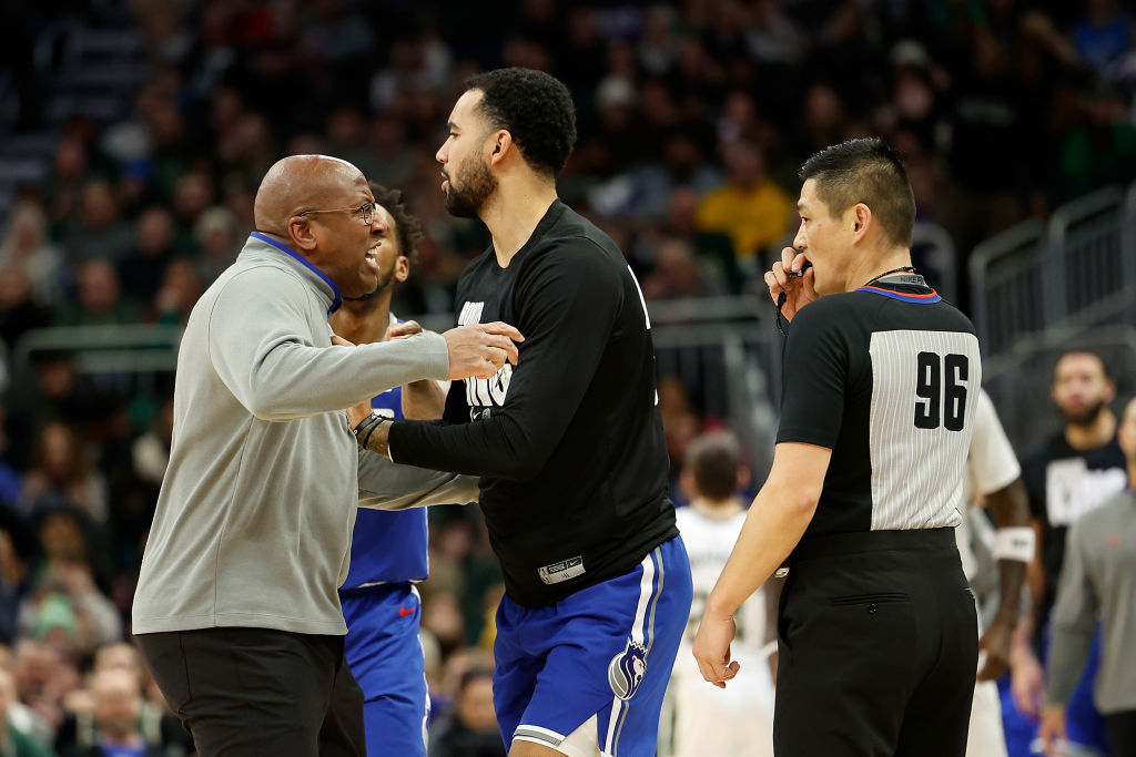 Head coach Mike Brown of the Sacramento Kings charges after referee Intae Hwang #96 during the seco...