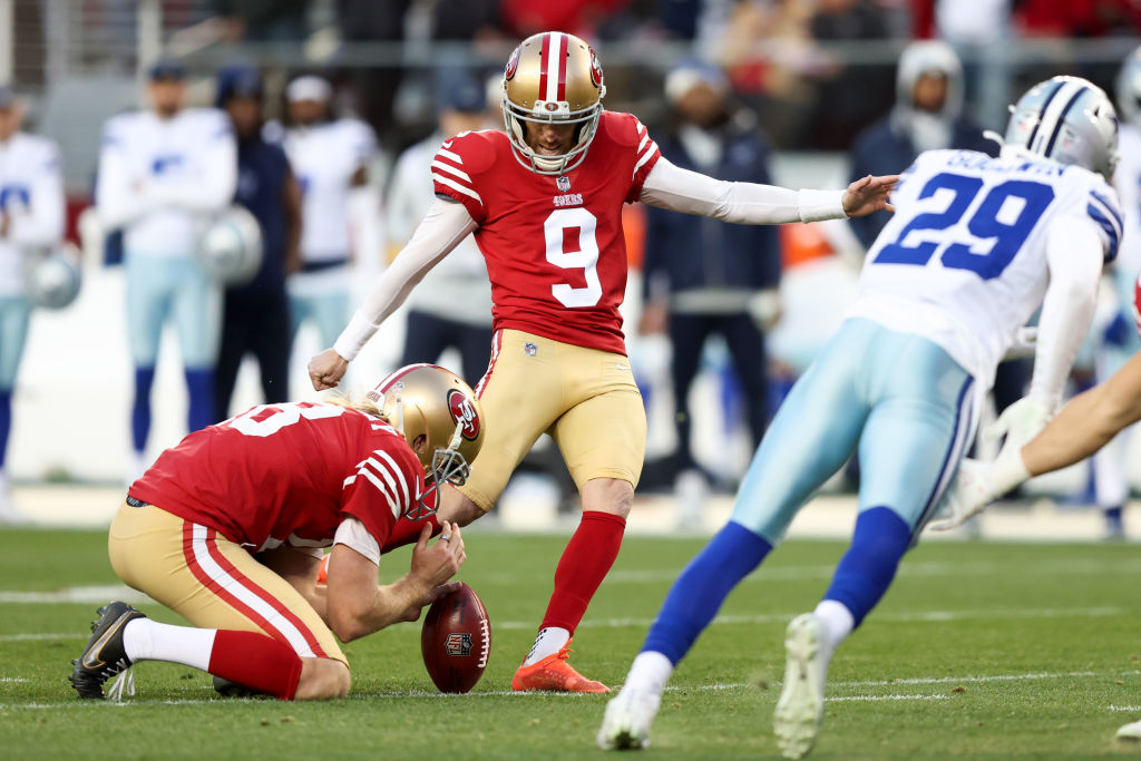 Robbie Gould #9 of the San Francisco 49ers kicks a field goal against the Dallas Cowboys during the...