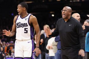 PHOENIX, ARIZONA - JANUARY 16: Head coach Mike Brown of the Sacramento Kings reacts alongside De'Aaron Fox #5 during the second half of the NBA game against the Phoenix Suns at Footprint Center on January 16, 2024 in Phoenix, Arizona. The Suns defeated the Kings 119-117. NOTE TO USER: User expressly acknowledges and agrees that, by downloading and or using this photograph, User is consenting to the terms and conditions of the Getty Images License Agreement. (Photo by Christian Petersen/Getty Images)