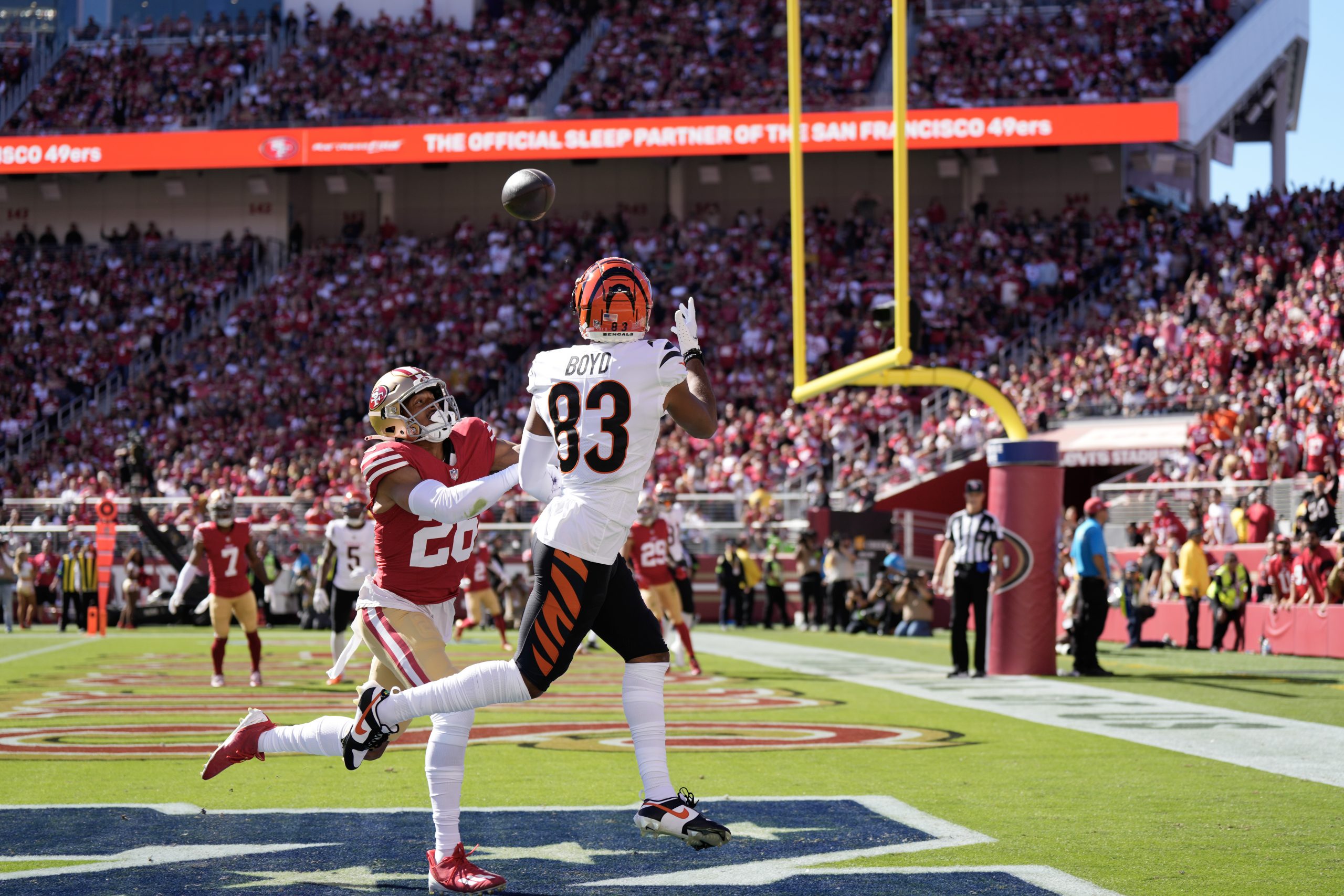 Tyler Boyd #83 of the Cincinnati Bengals catches a pass for a touchdown during the first quarter ag...
