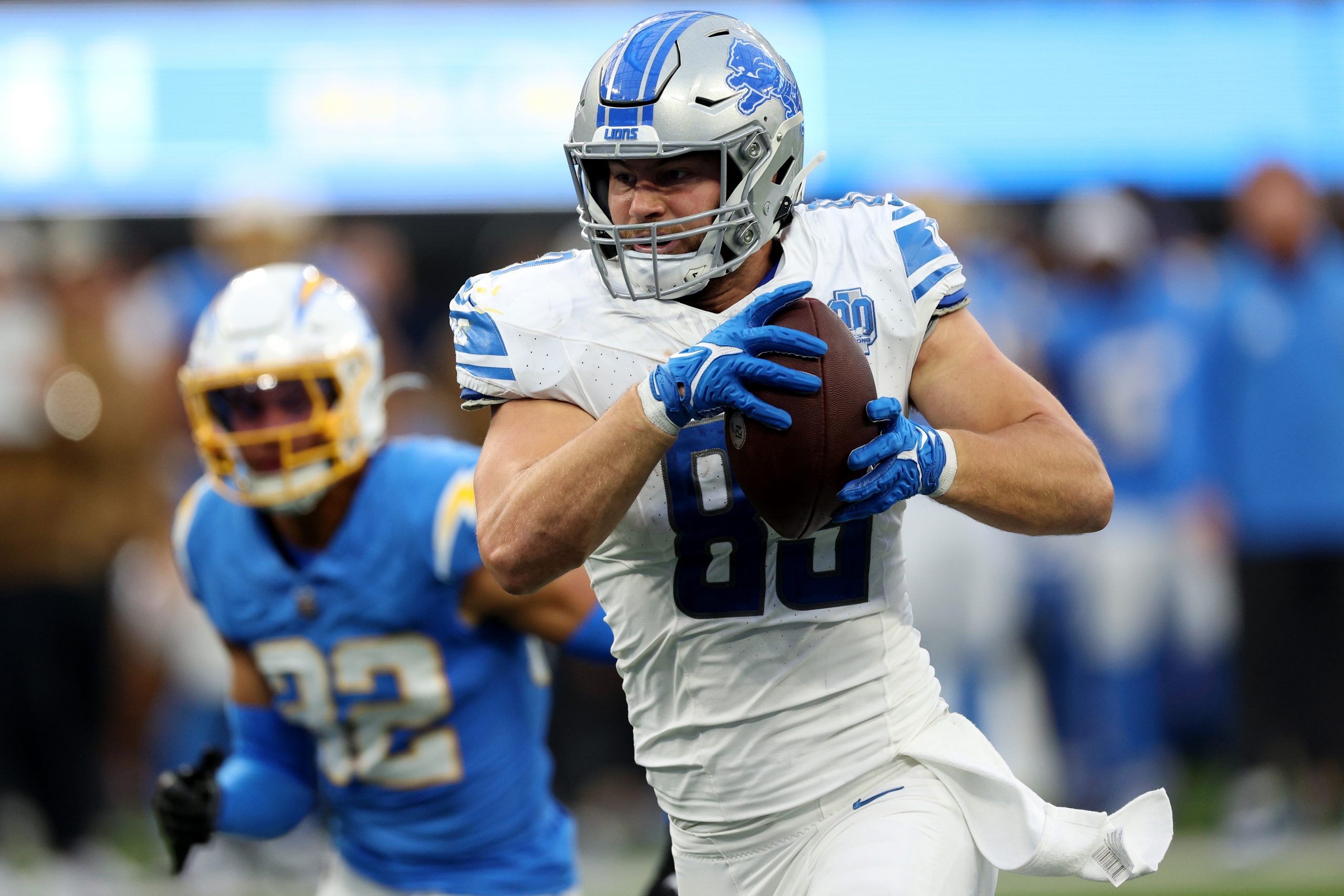 Brock Wright #89 of the Detroit Lions runs with the ball for a touchdown during the fourth quarter ...